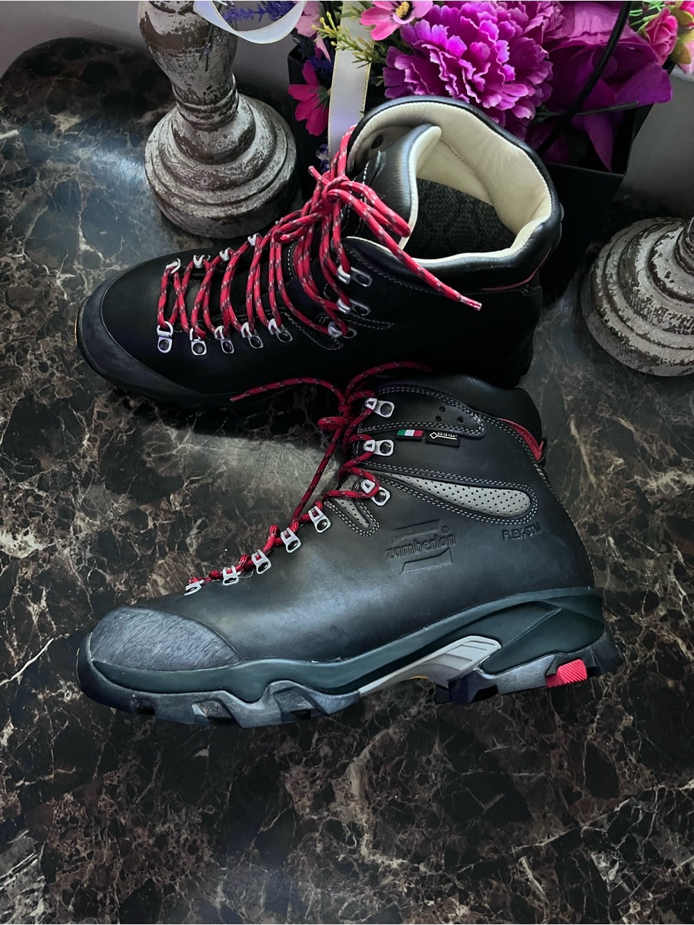 Zamberlan Vioz
GTX Waterproof
Hiking/Adventure
Fall-Winter Boots
Size 10 Men